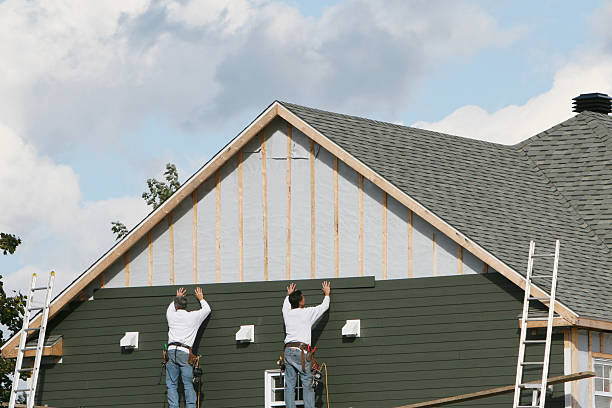 Professional Vinyl Siding technician working in Mount Vernon, IN